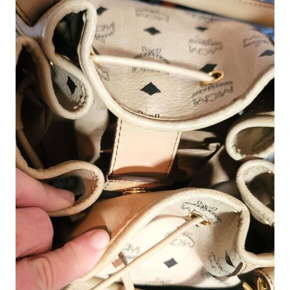 MCM Large Bucket/Wallet Combo - EUC - Picture 8 of 15